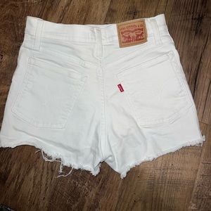 High rise white denim Levi shorts